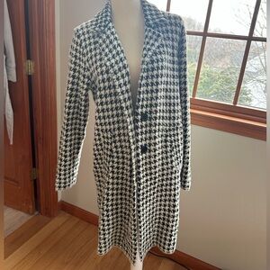Max Studio Houndstooth Black and White Women's long cardigan duster